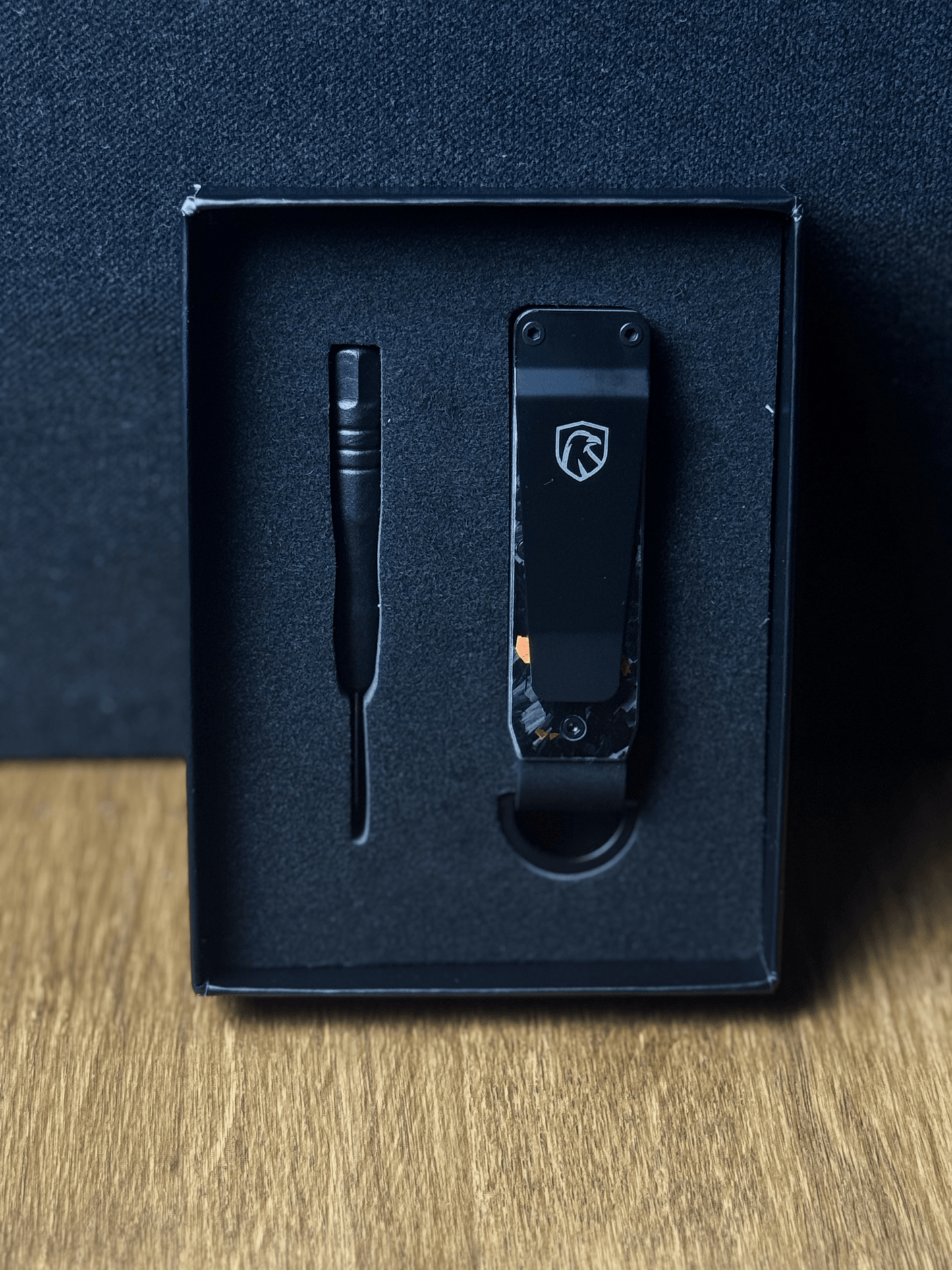 BRELOK TORVEN RED CARBON