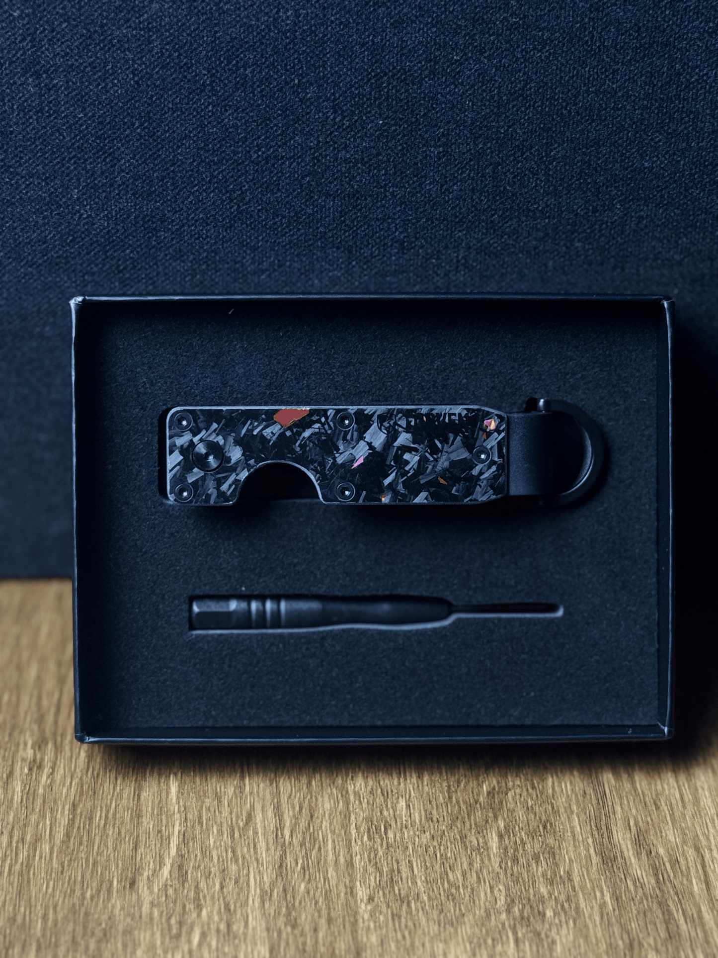 BRELOK TORVEN RED CARBON